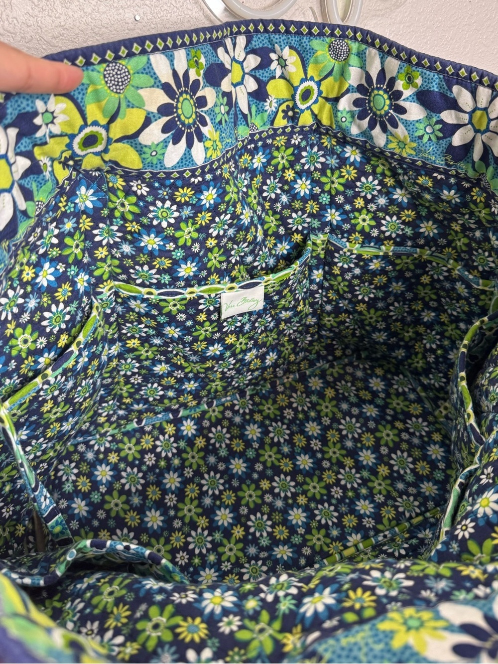 VERA BRADLEY 💚 Large Duffel Travel, Diaper Bag, Green Paisley Pattern 13x17” - Picture 12 of 15